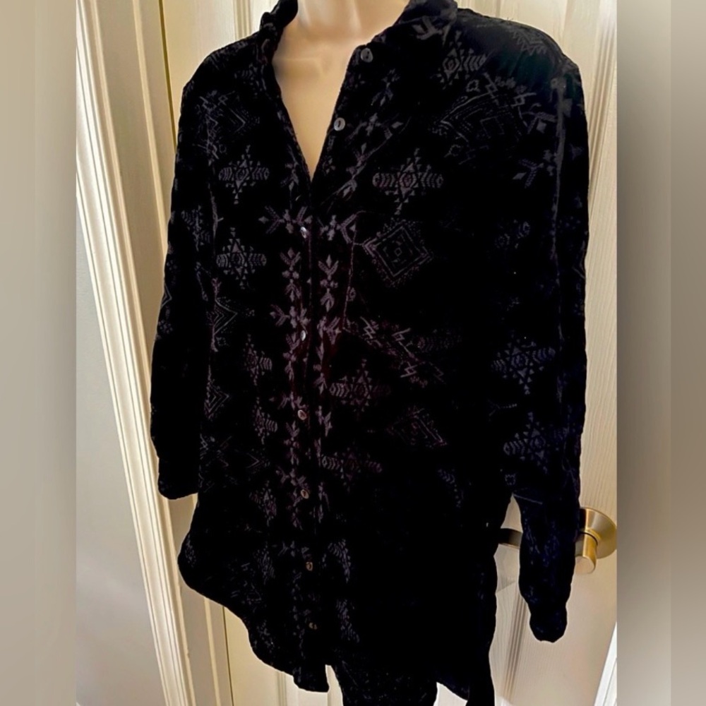 Kyla Seo Black Velvet with Embroidery Patterned Button-Up Shirt in size small - Picture 2 of 6